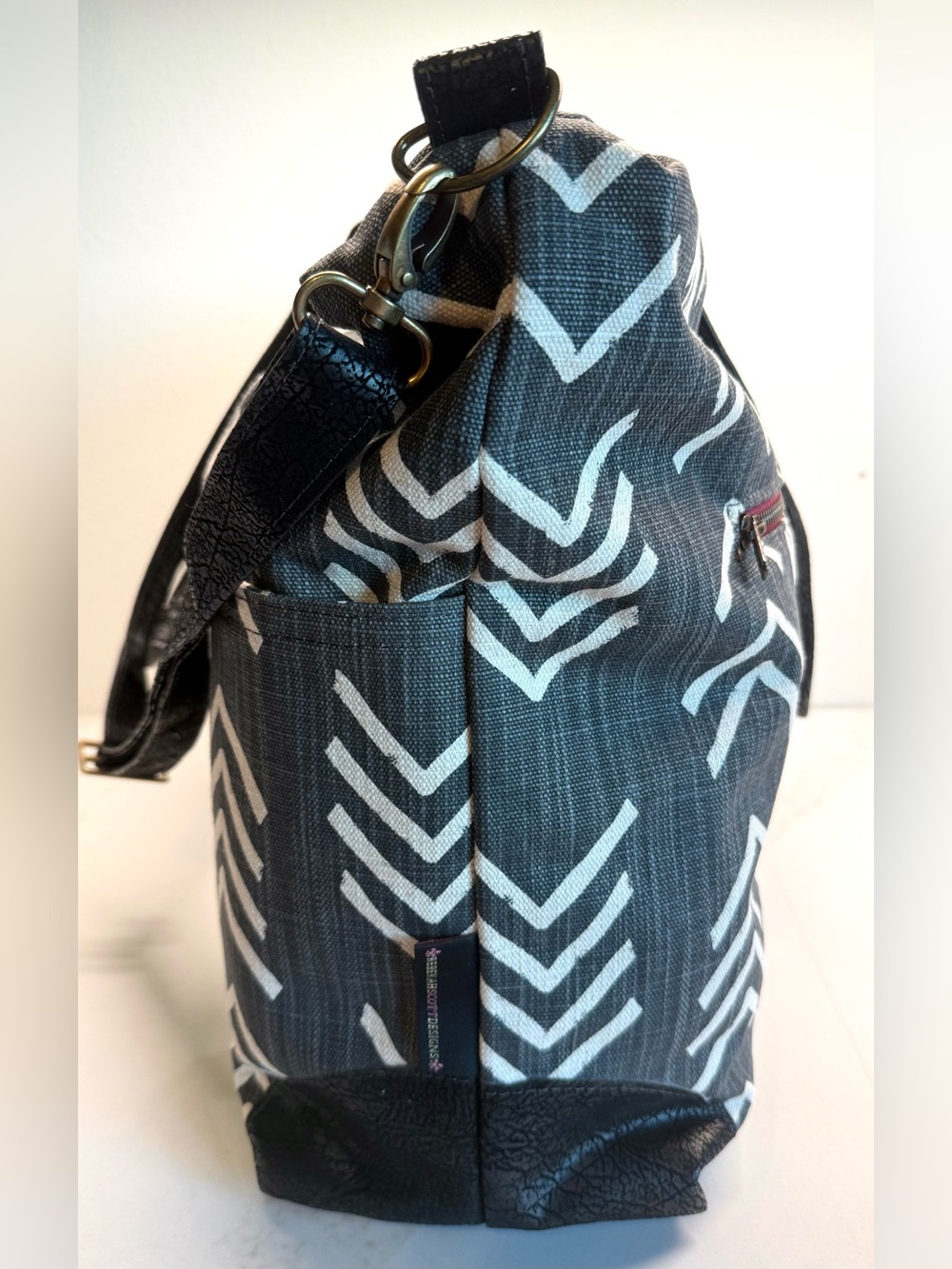 Rebekah Scott Elizabeth Weekender Travel Bag Black Spearhead & Silence Lining - Picture 9 of 10